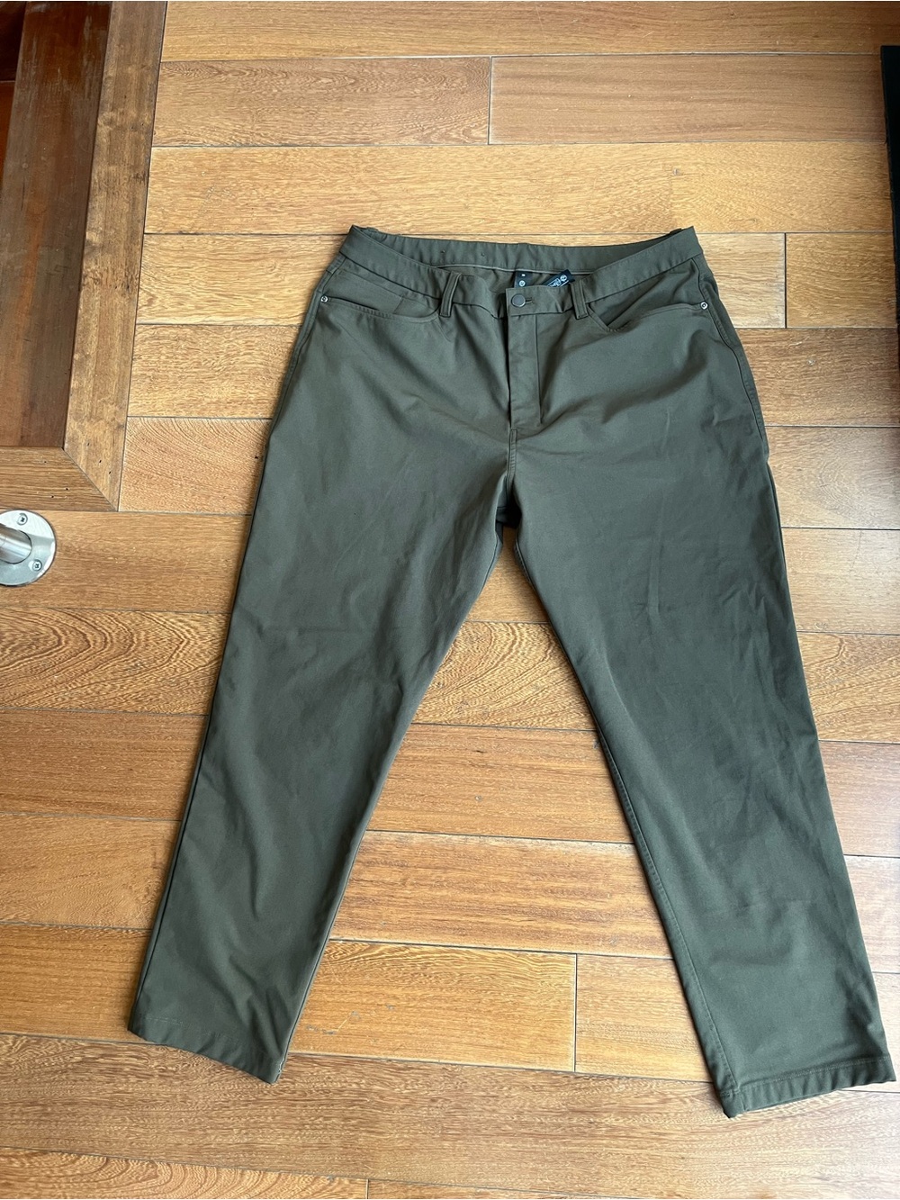 lululemon athletica Men's Chinos in Olive